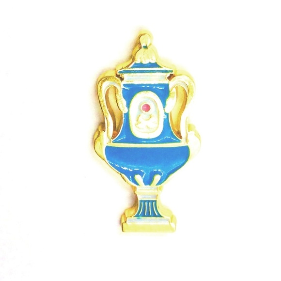The Met French Vase Enamel Pin Blue Enamel Sevres - Picture 2 of 3